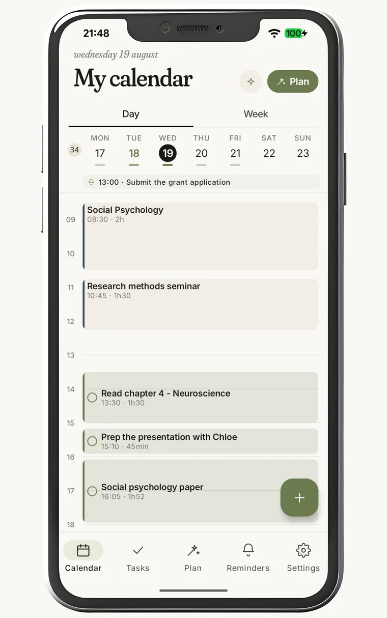 Epitome's day view: two lectures in beige during the morning, then three green work slots placed by the assistant in the afternoon, each with a circle to tick.