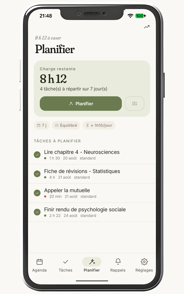 L'onglet Planifier : une carte annonce 8 h 12 de charge restante et 4 tâches à répartir sur 7 jours, sous un bouton « Planifier ». En dessous, trois pastilles de réglage — 7 j, Équilibré, environ 1 h 10 par jour — puis la liste des tâches à planifier.